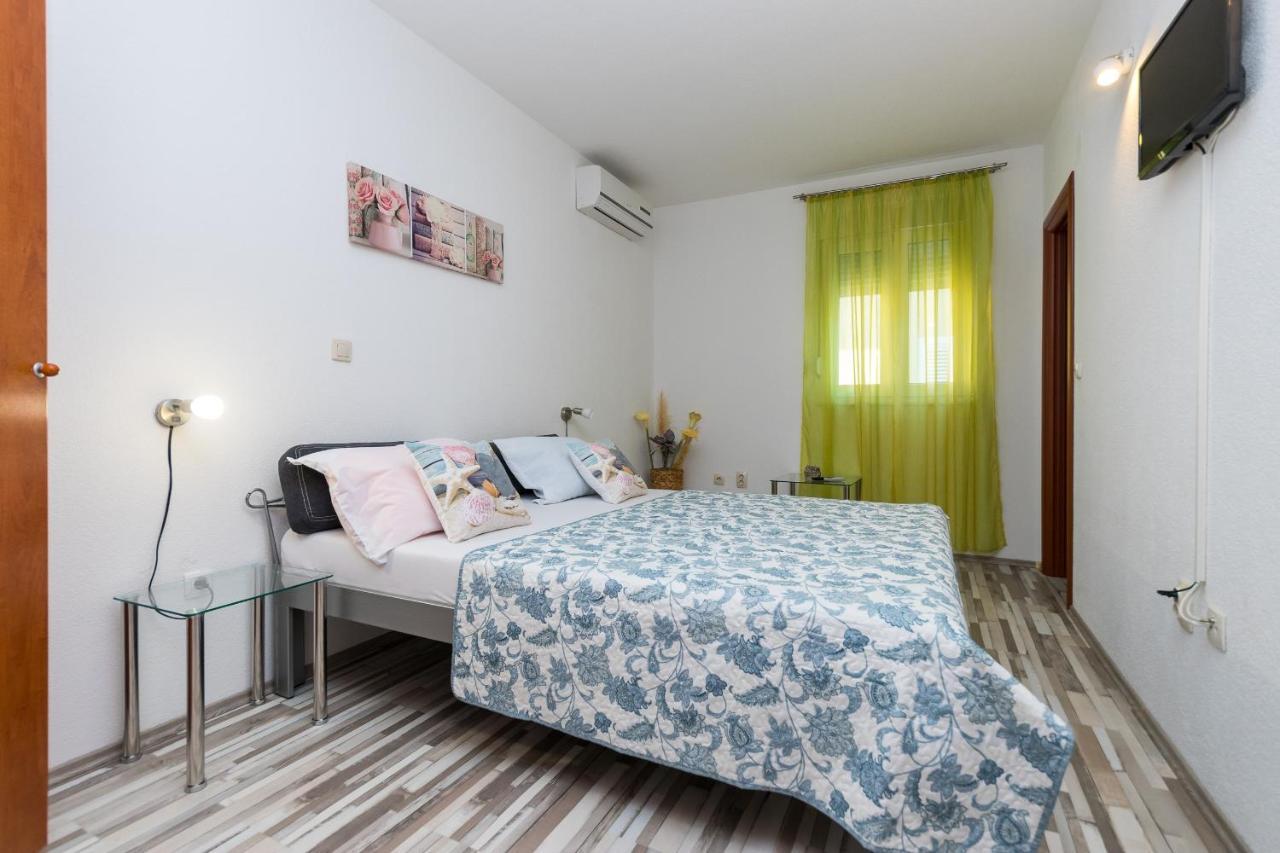 Apartments And Rooms With Parking Space Grebastica, Sibenik - 17831 エクステリア 写真