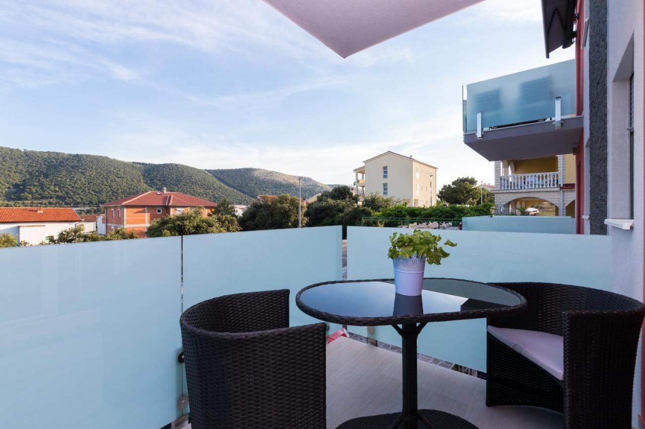 Apartments And Rooms With Parking Space Grebastica, Sibenik - 17831 エクステリア 写真