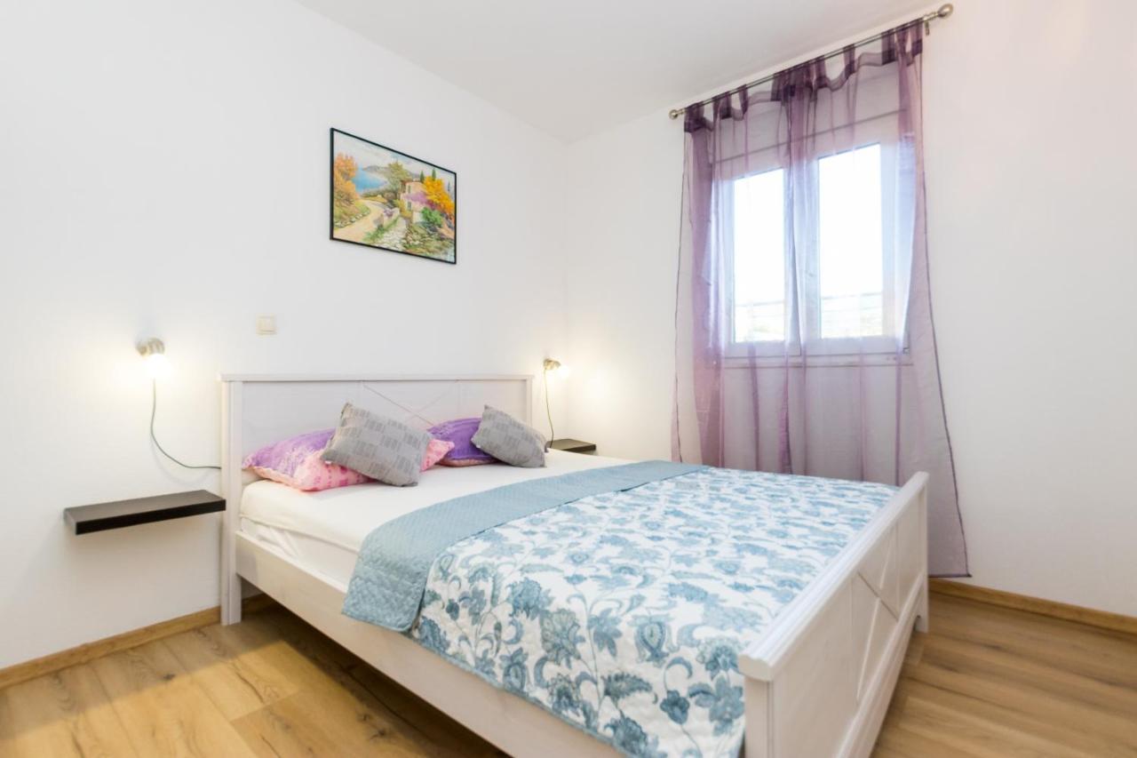 Apartments And Rooms With Parking Space Grebastica, Sibenik - 17831 エクステリア 写真