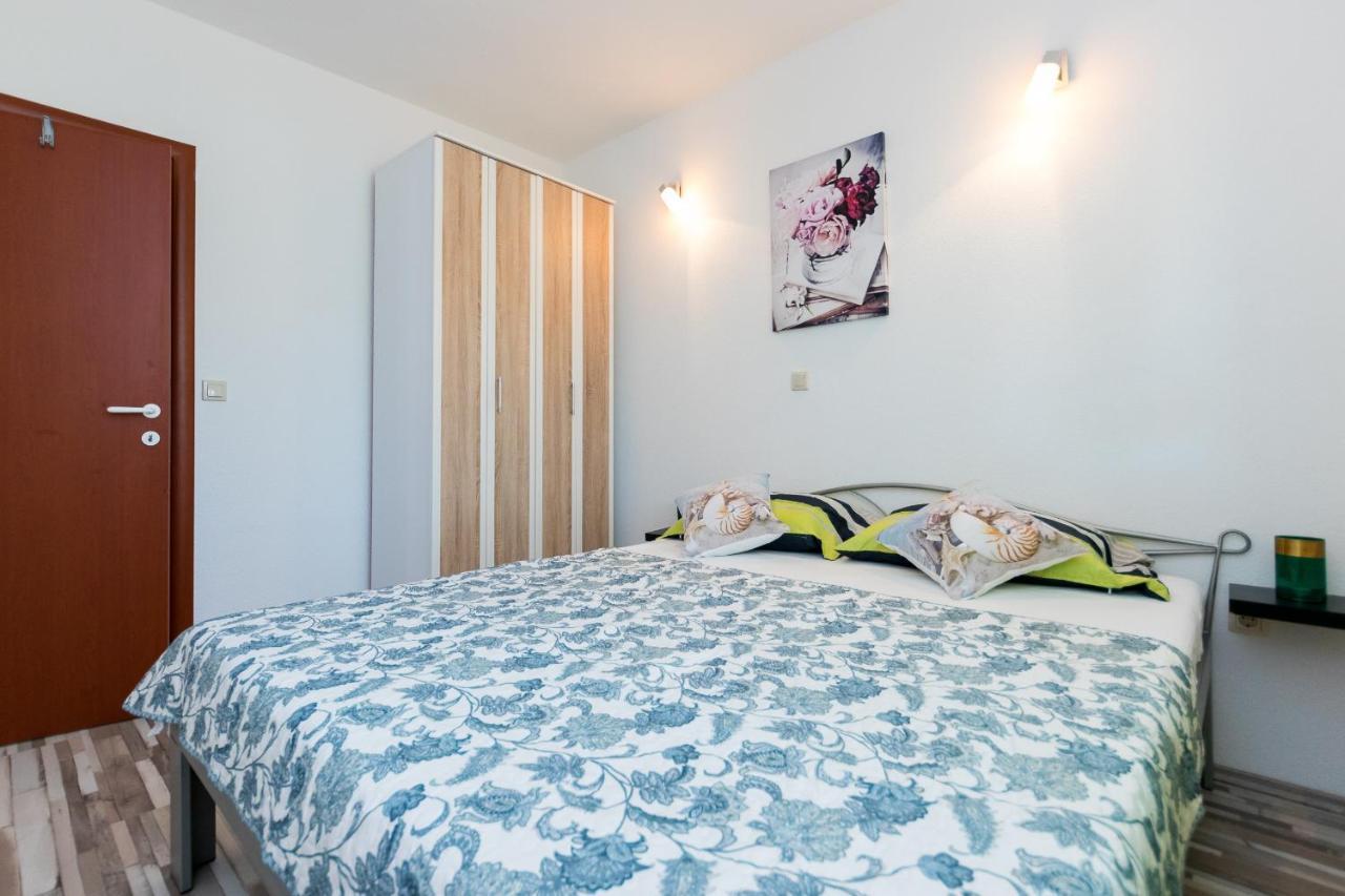 Apartments And Rooms With Parking Space Grebastica, Sibenik - 17831 エクステリア 写真